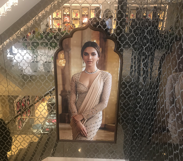 IN-Store Decors